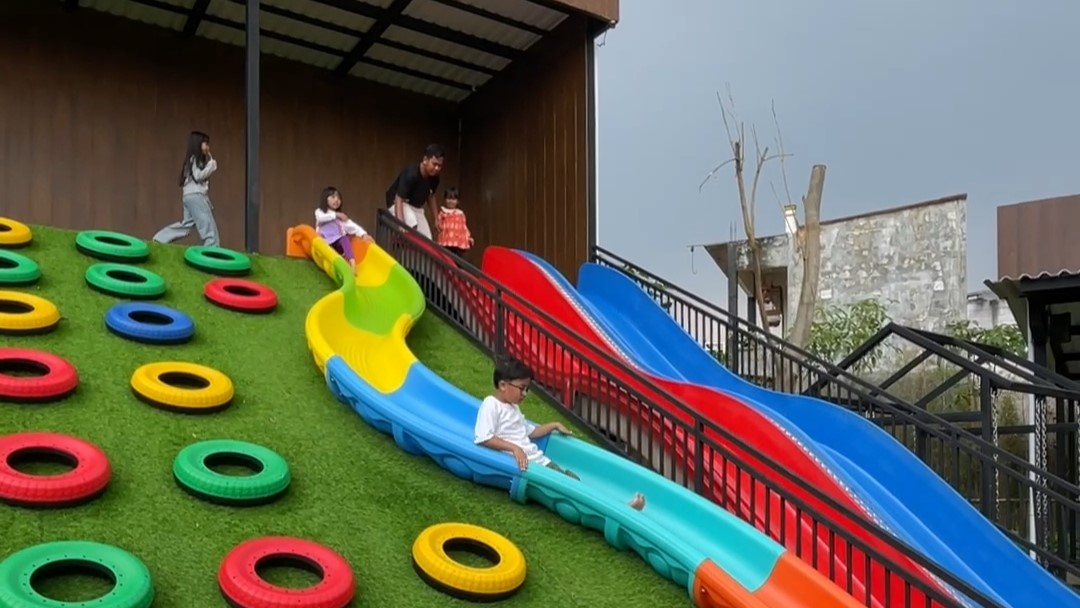 Foto 3 The Nice Playland Pasar Kemis